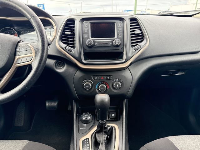 Used 2017 Billet Silver Metallic Clearcoat Jeep Sport image 19