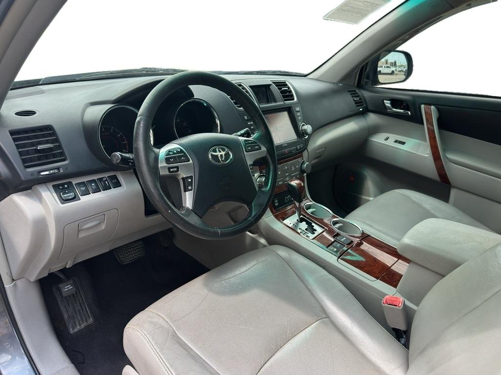 Used 2011 Toyota Highlander Limited with VIN 5TDDK3EH5BS066300 for sale in Manhattan, KS