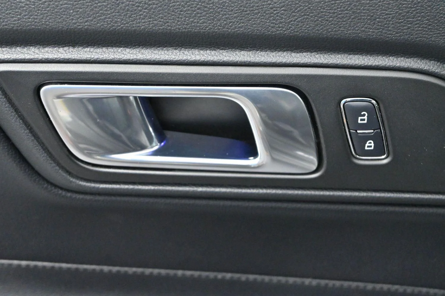 Used 2018 Magnetic Ford GT Premium image 11