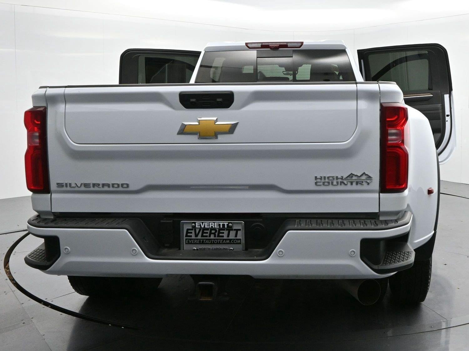 Used 2026 Polar White Tricoat Chevrolet High Country DRW image 44