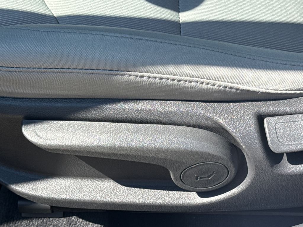 Used 2017 Silver Hyundai SE image 19