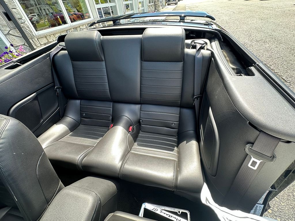 Used 2005 Black Ford  image 47