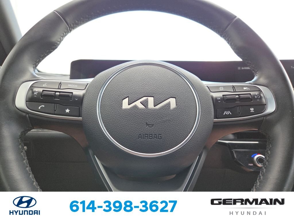 Used 2025 White Kia GT-Line image 22