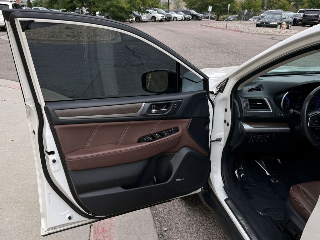 Used 2018 White Subaru 2.5i image 18