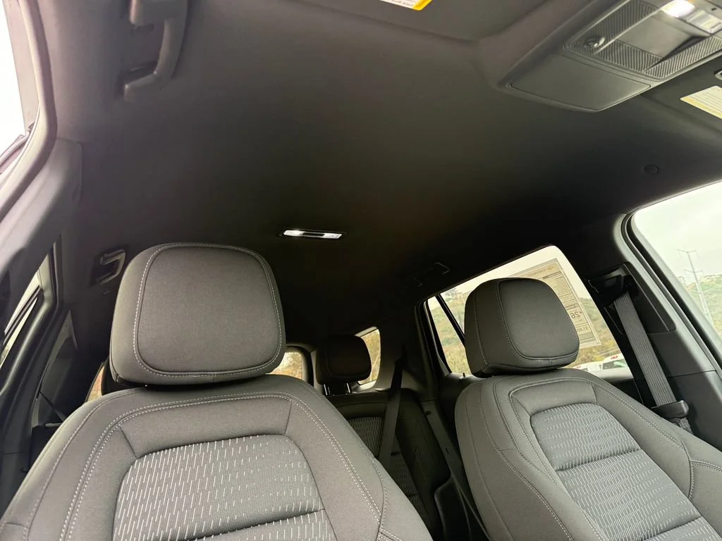 New 2027 Mosaic Black Metallic Chevrolet LT image 9