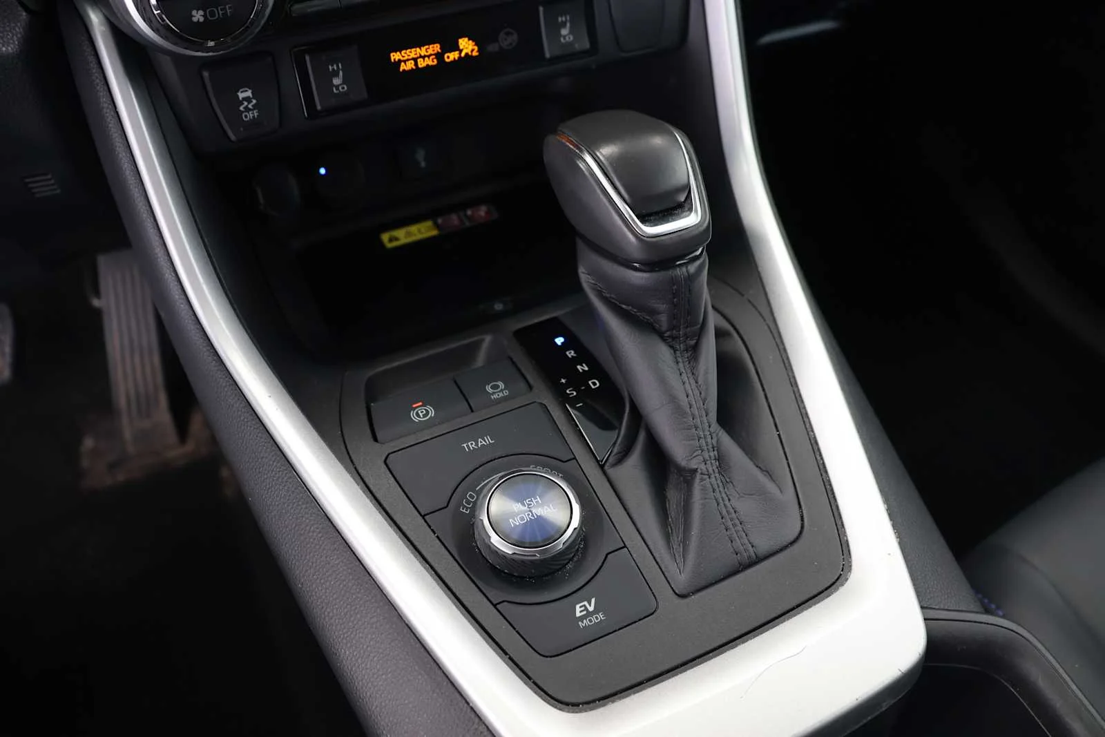 Used 2022 Blizzard Pearl/Midnight Black Metallic Toyota Hybrid XSE image 23