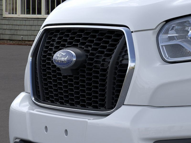 New 2025 Oxford White Ford XLT image 17