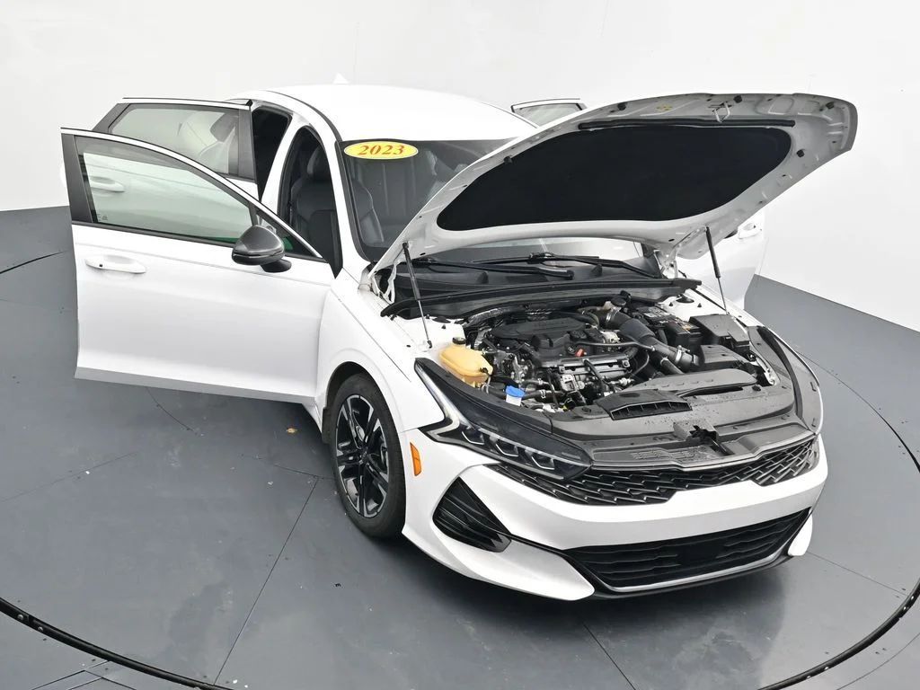 Used 2023 White Kia GT-Line image 39