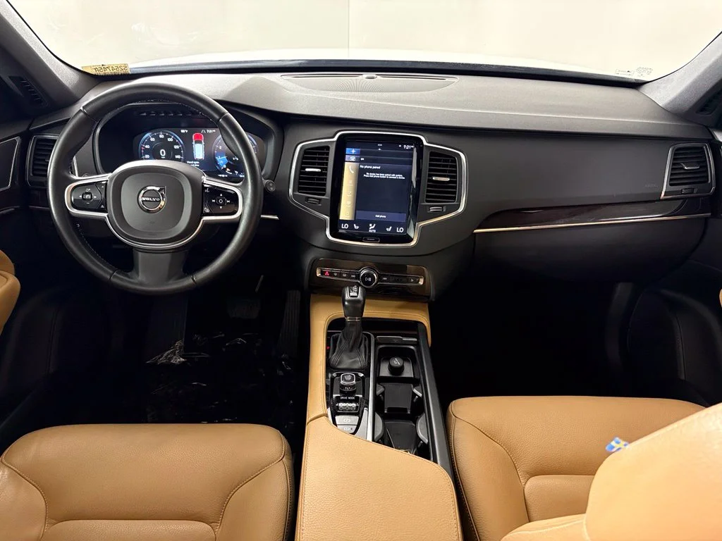 Used 2019 White Volvo T6 Momentum image 39