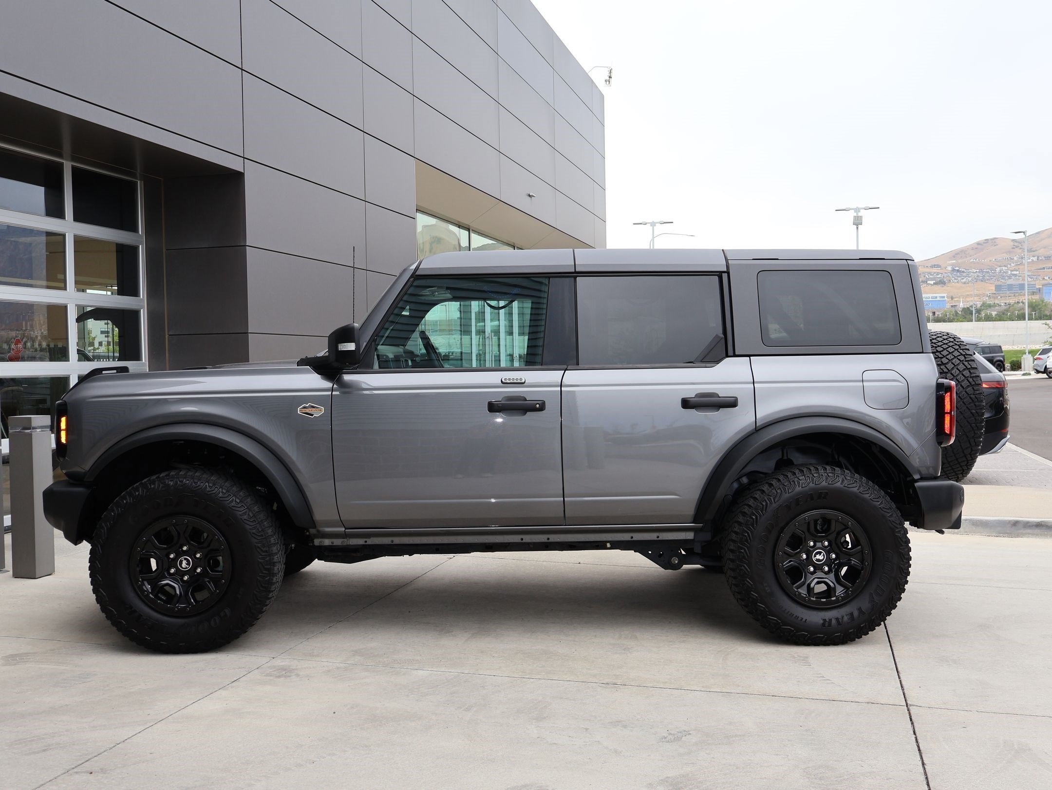 Used 2022 Gray Metallic Ford Base 4 Door Advanced 4x4 image 9