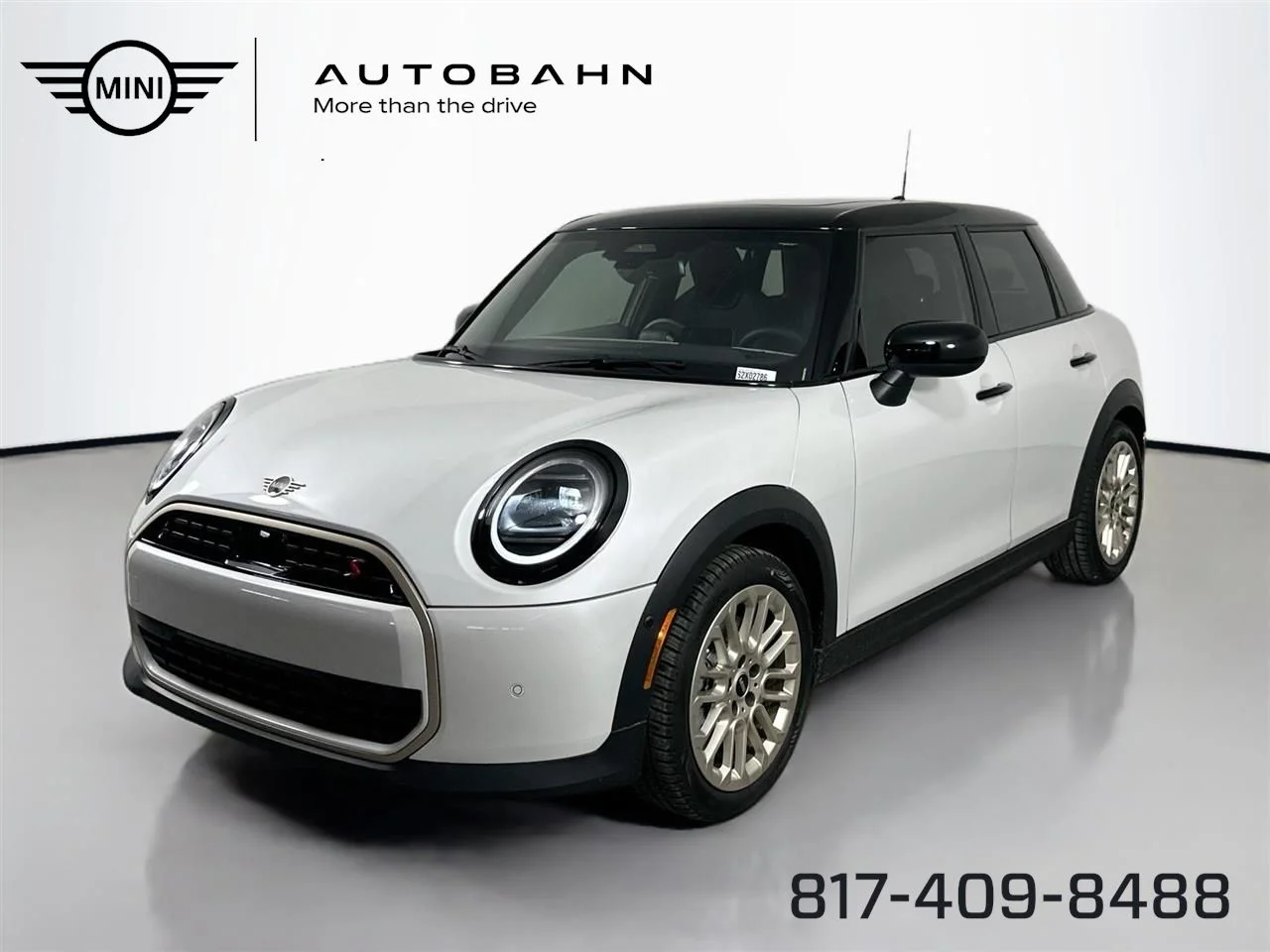 2025 MINI Hardtop Cooper S Signature's photo