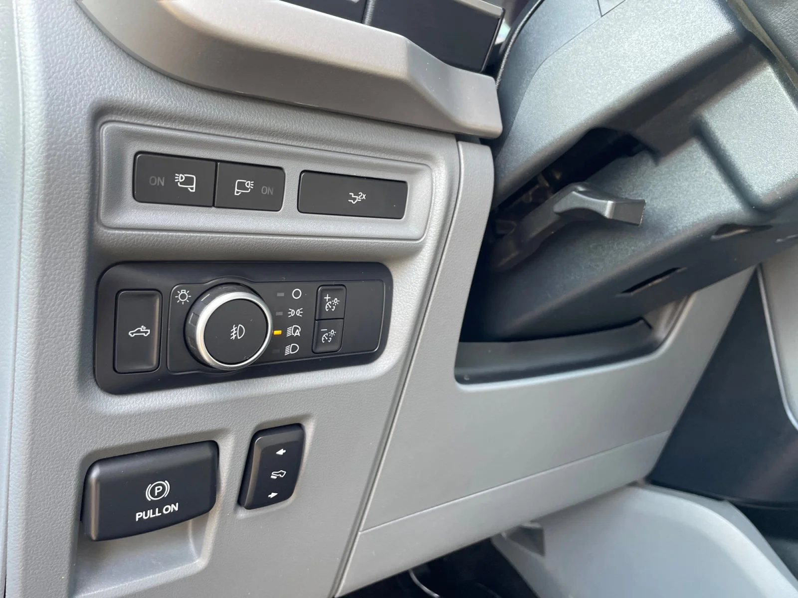 Used 2022 Red Ford XLT SuperCrew image 13