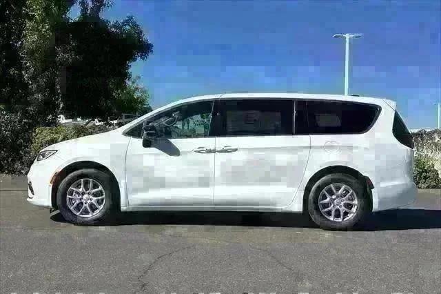 New 2026 Bright White Clear-Coat Exterior Paint Chrysler  image 7