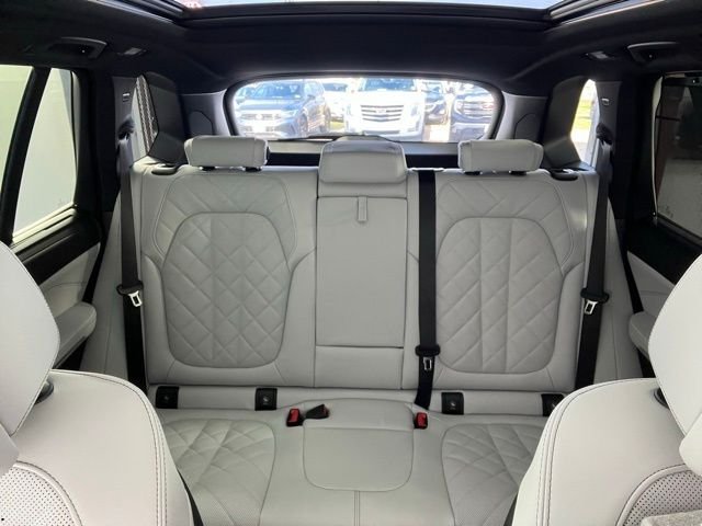 New 2026 White BMW sDrive40i image 29