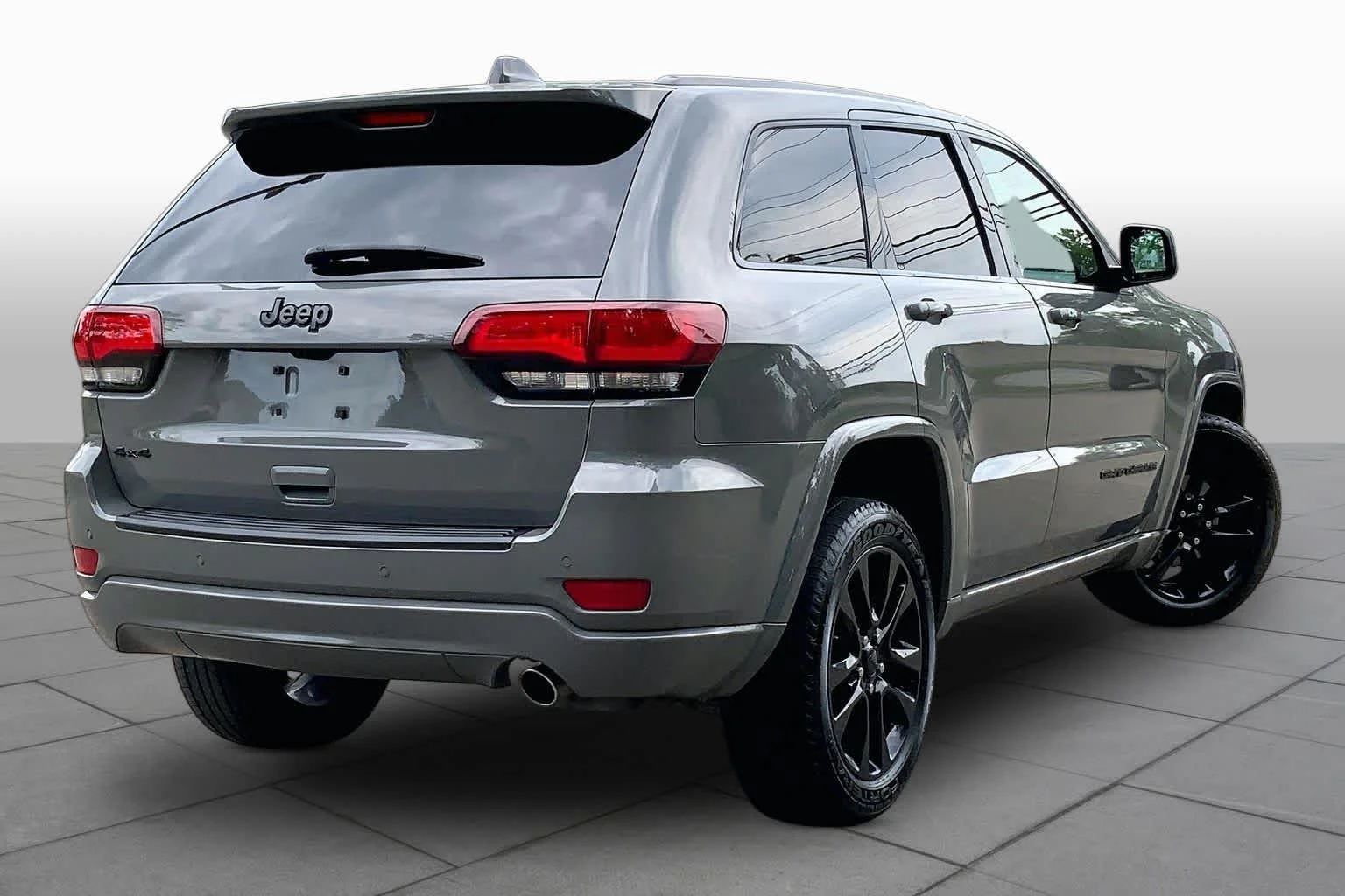 Used 2019 Sting-Gray Clearcoat Jeep Altitude image 13