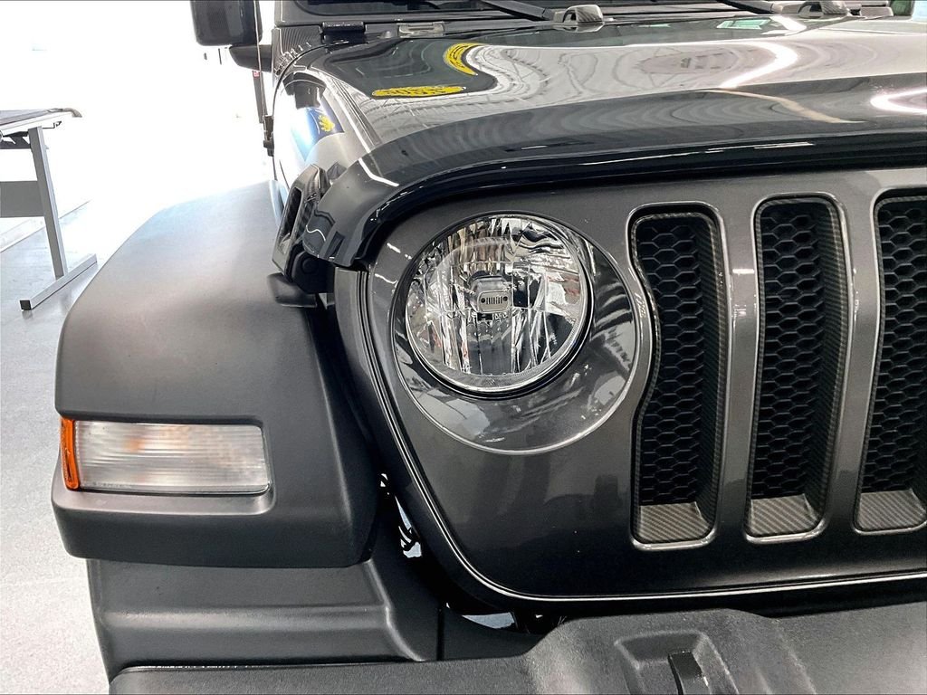 Used 2022 Granite Crystal Metallic Clearcoat Jeep Sport S image 30