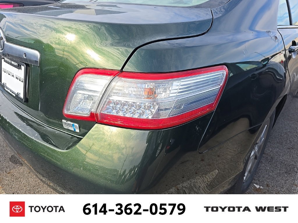 Used 2011 Green Toyota Base image 9