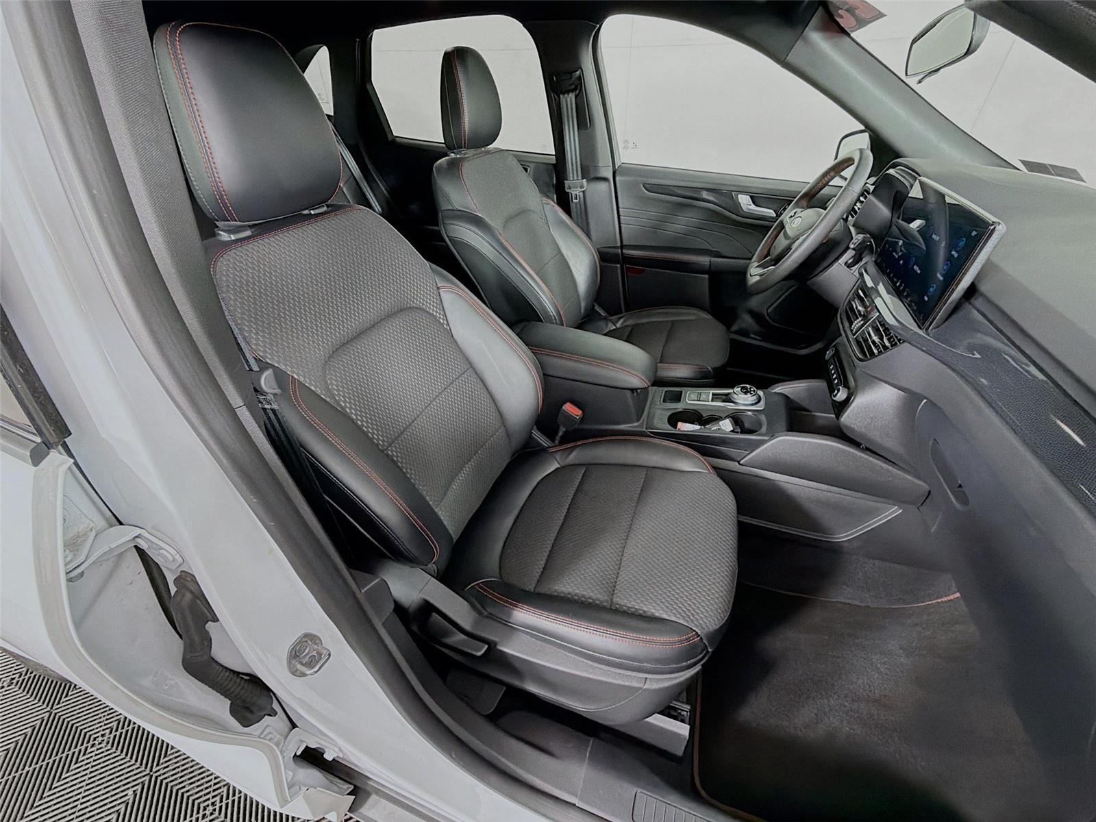 Used 2023 Oxford White Ford ST-Line image 31