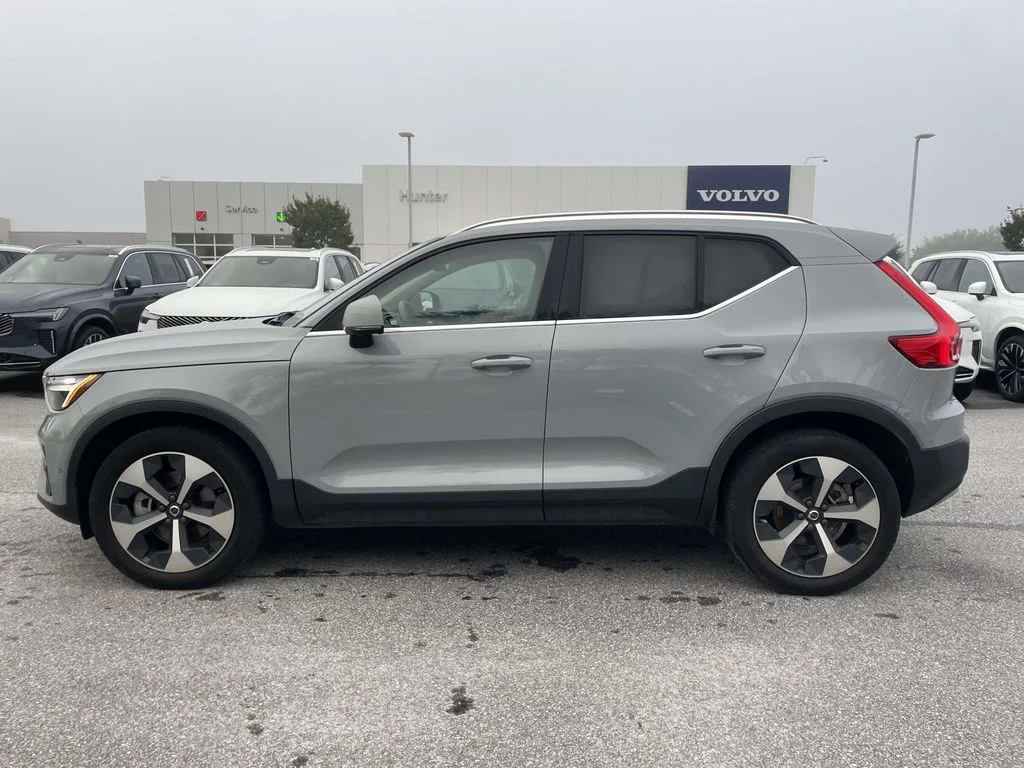 2025 Volvo XC40 Plus - Photo 25