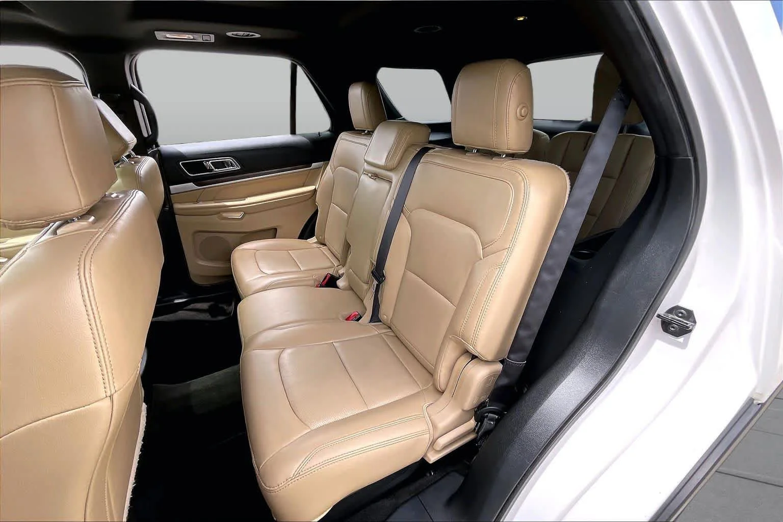 Used 2017 White Platinum Metallic Tri-Coat Ford Limited image 20