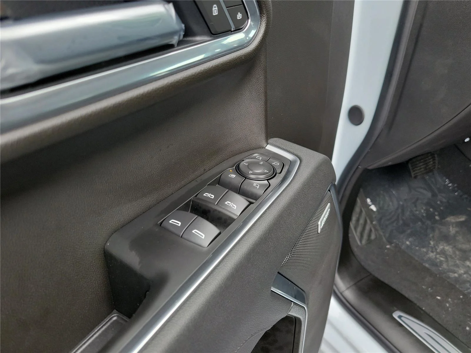 New 2026 Glacier White Tricoat GMC SLT image 21
