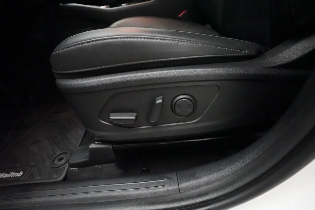 Used 2023 White Kia EX image 30