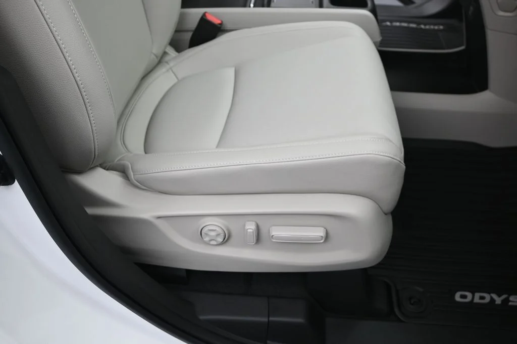 New 2026 Platinum White Pearl Honda EX-L image 12