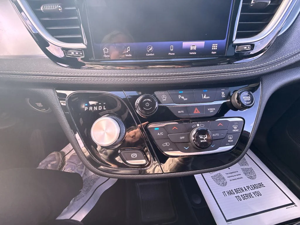 Used 2022 Red Chrysler Touring L image 24