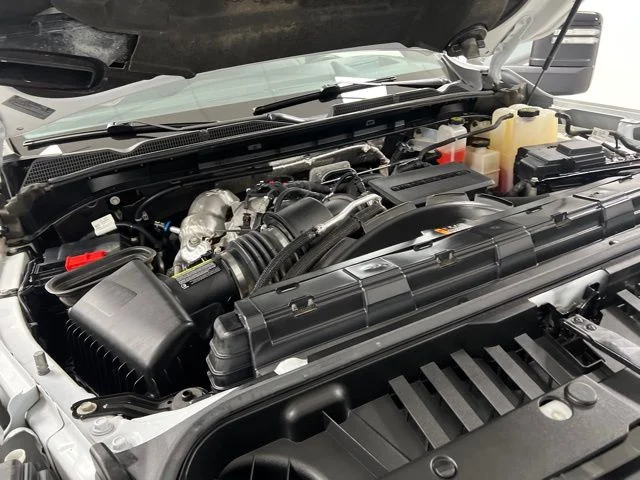 Used 2024 White GMC AT4 image 58