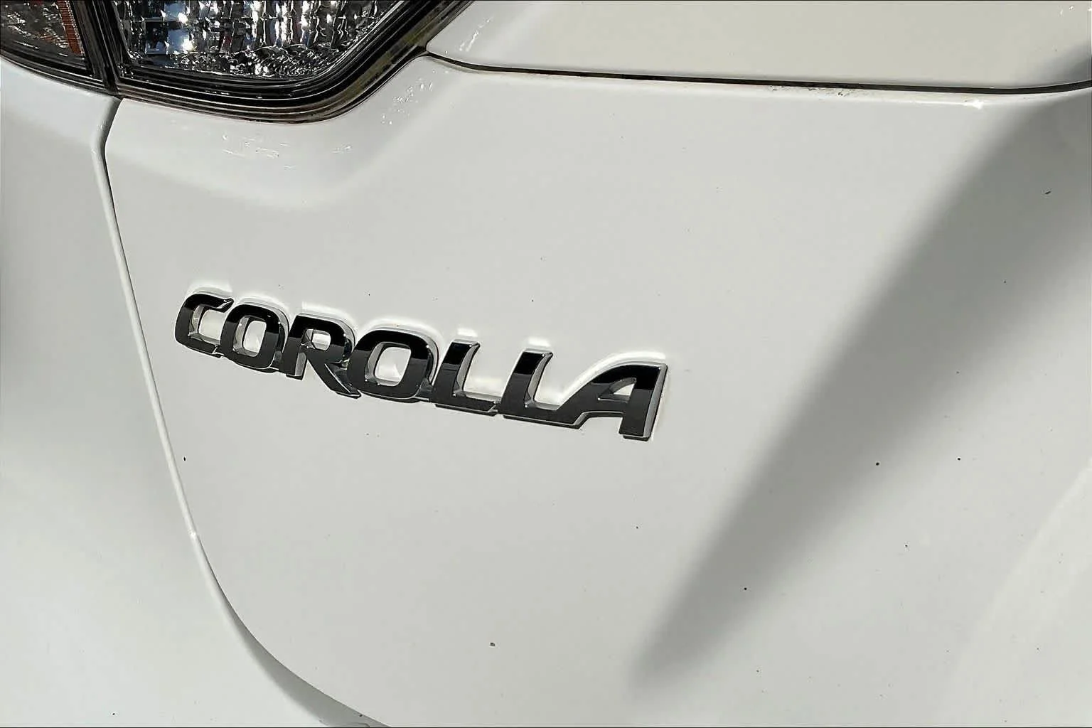 Used 2023 Ice Cap Toyota LE image 30