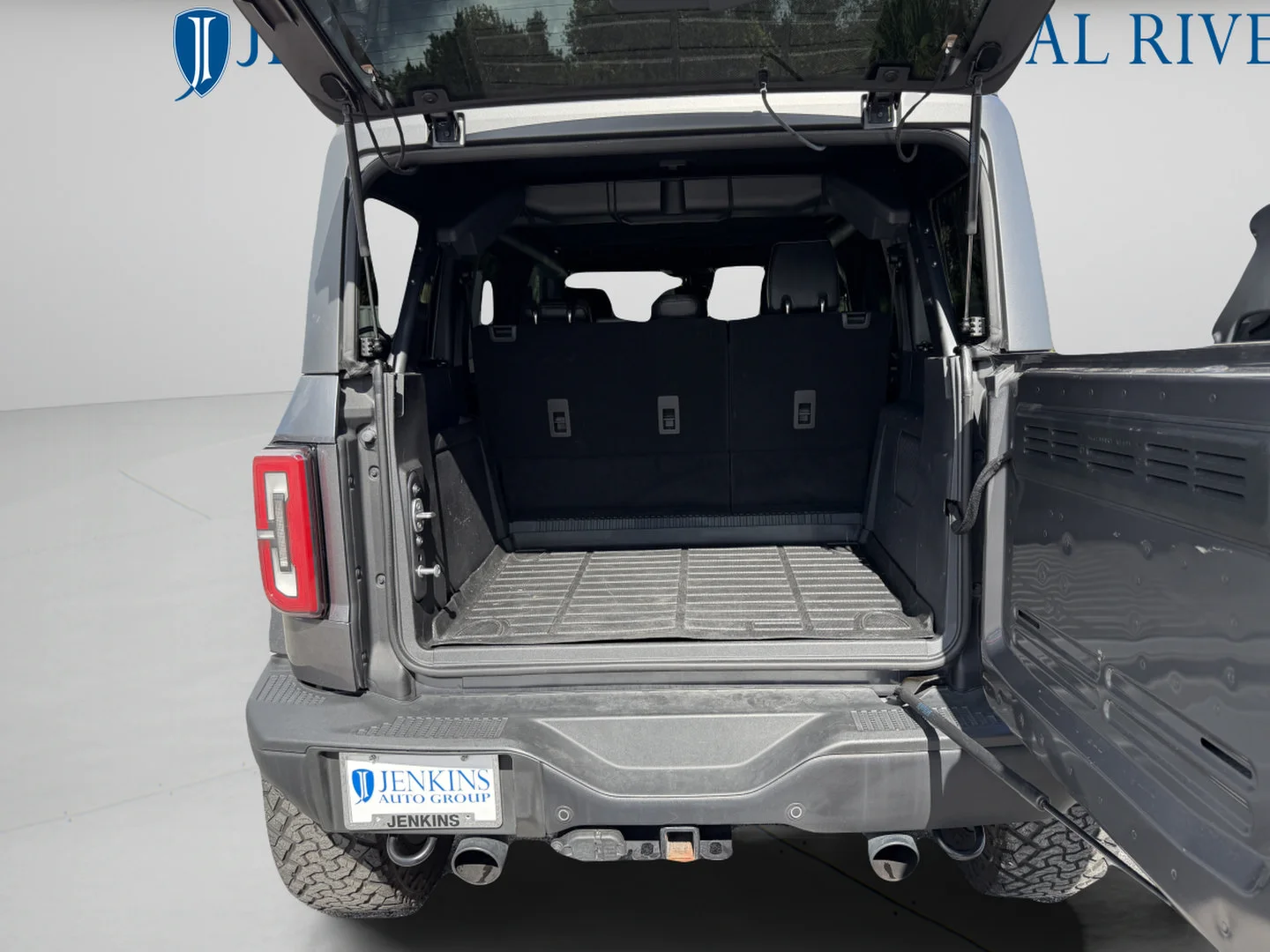 Used 2024 Carbonized Gray Metallic Ford Badlands image 15