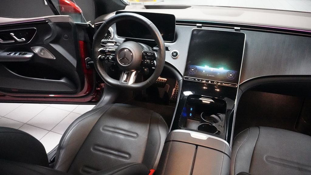 Certified Used 2023  Mercedes-Benz Base image 33