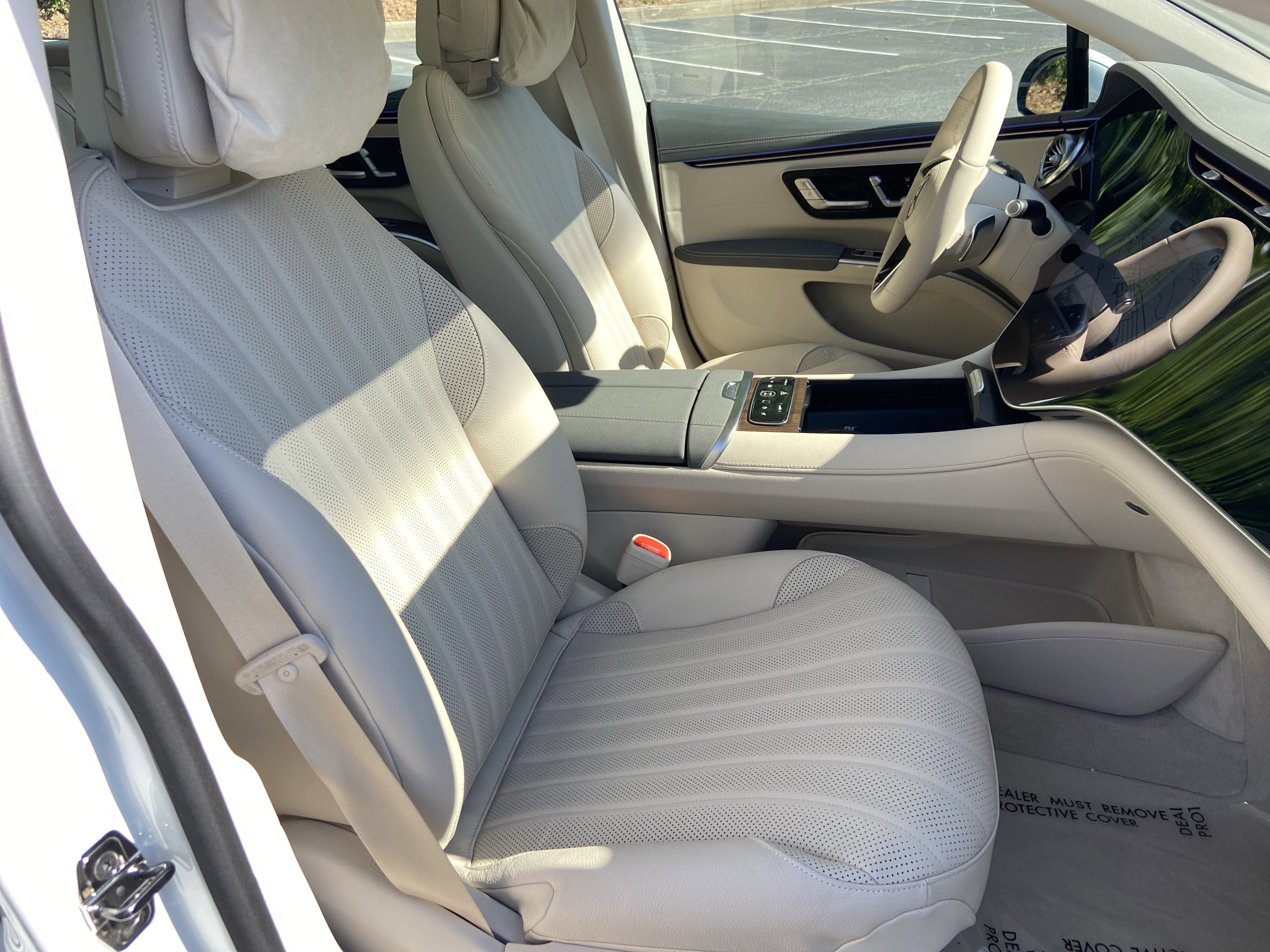 New 2026 MANUFAKTUR Moonlight White Metallic Mercedes-Benz EQS 450 4MATIC® Sedan image 47