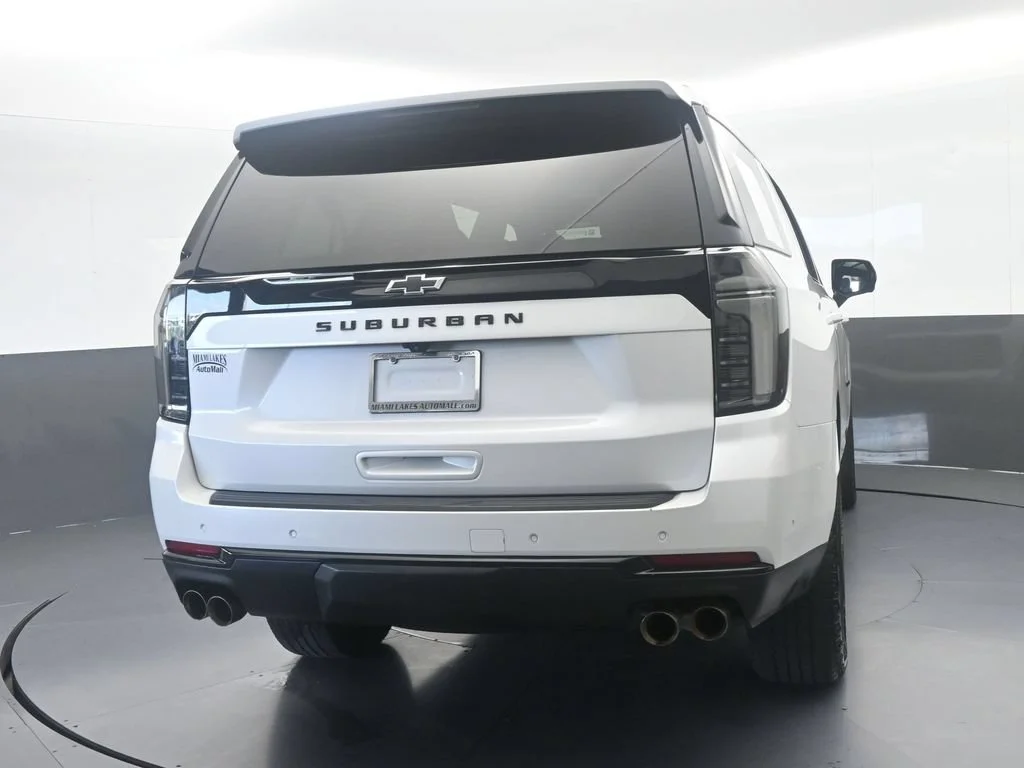 Used 2025 Iridescent Pearl Tricoat Chevrolet Z71 image 4