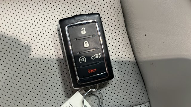 Used 2023 Diamond Black Crystal Pearlcoat Jeep Overland image 21