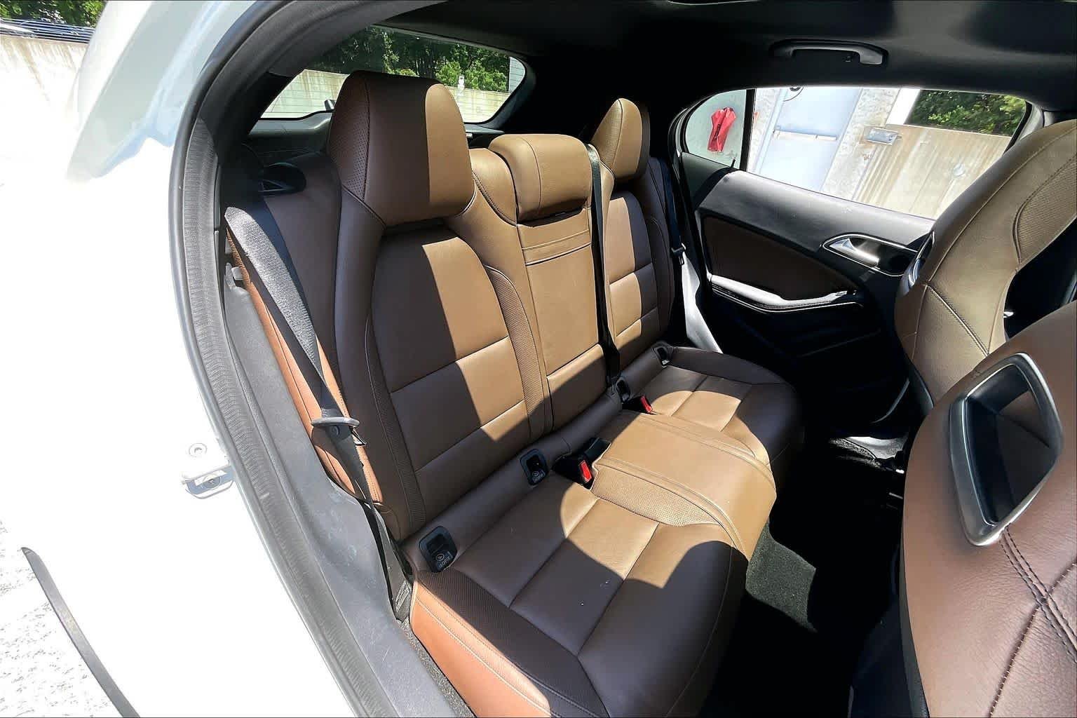 Used 2015 Cirrus White Mercedes-Benz GLA 250 image 33