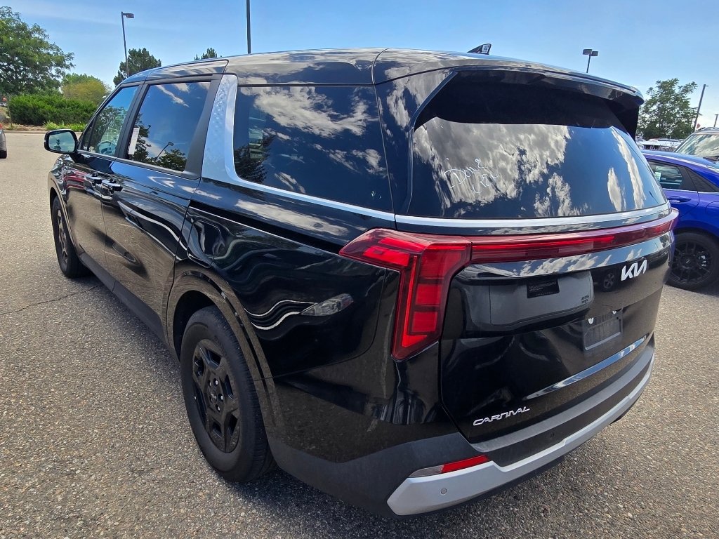 Used 2025 Aurora Black Pearl Kia LXS image 14