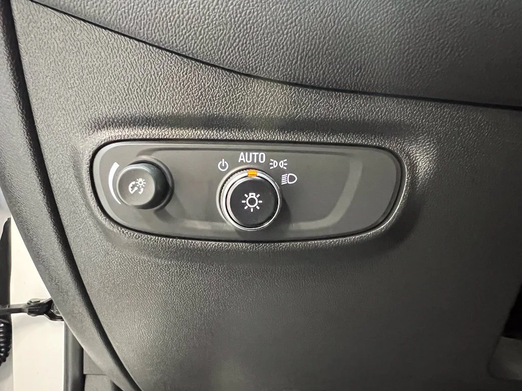 Used 2022 White Chevrolet LT image 18
