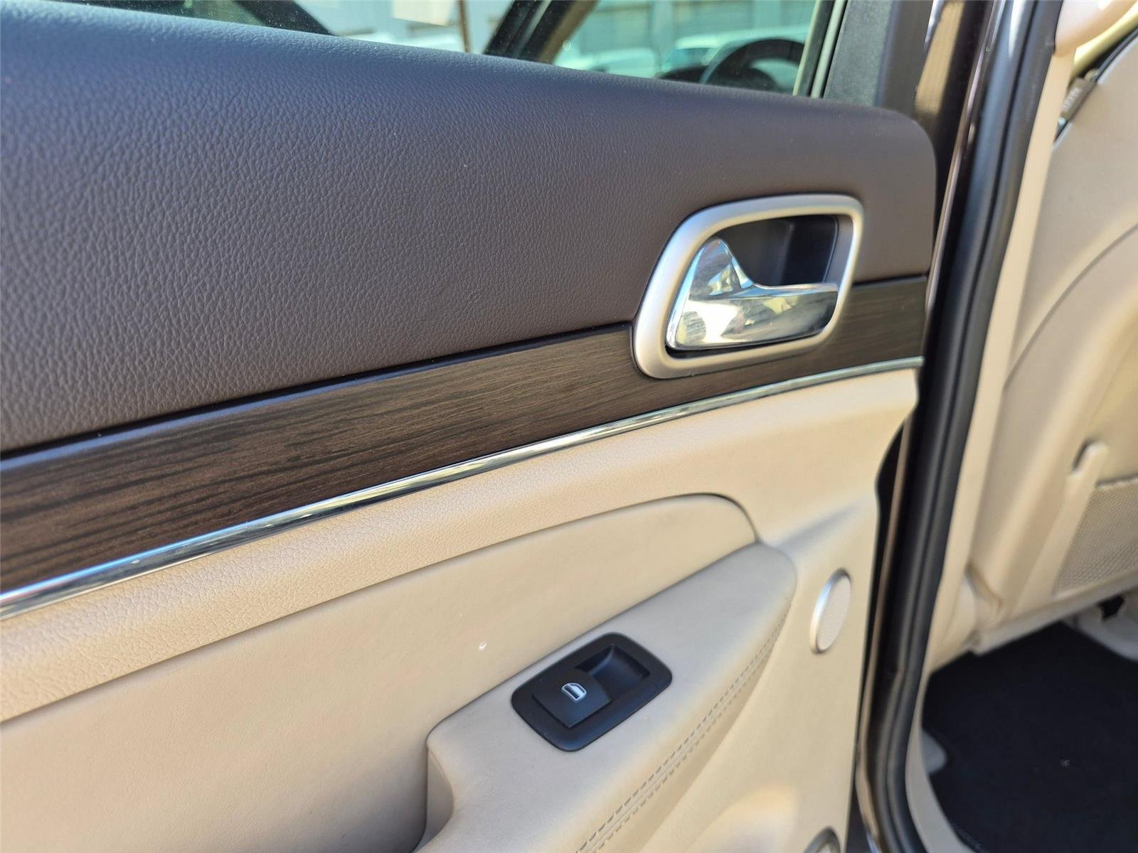 Used 2017 Walnut Brown Jeep Overland image 24