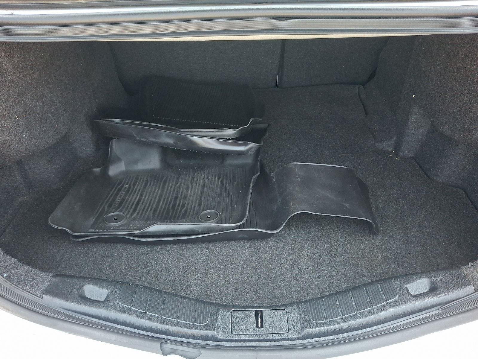 Used 2019 Ingot Silver Ford SE image 28