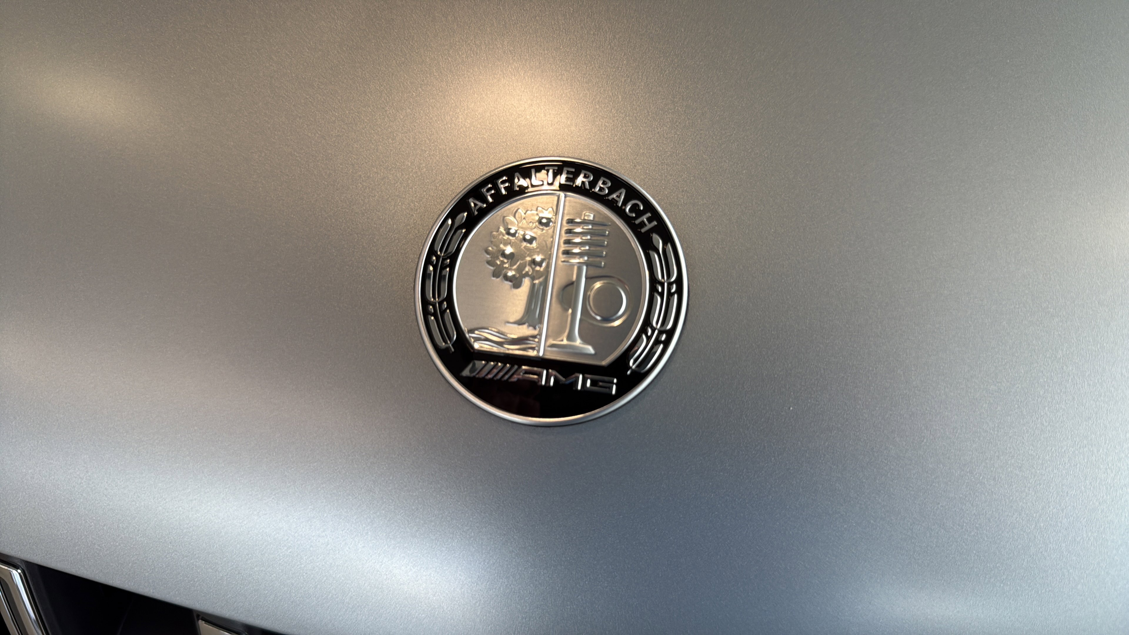 New 2026 MANUFAKTUR Signature Cirrus Silver Magno Mercedes-Benz AMG® GLS 63 image 18