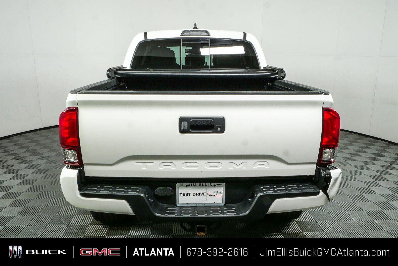 Used 2022 White Toyota SR5 V6 image 26