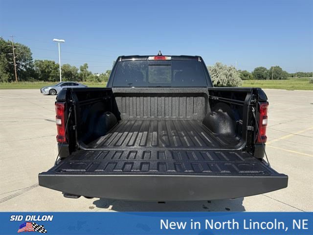 New 2026 Diamond Black Crystal Pearl-Coat Exterior Paint RAM Tradesman image 7