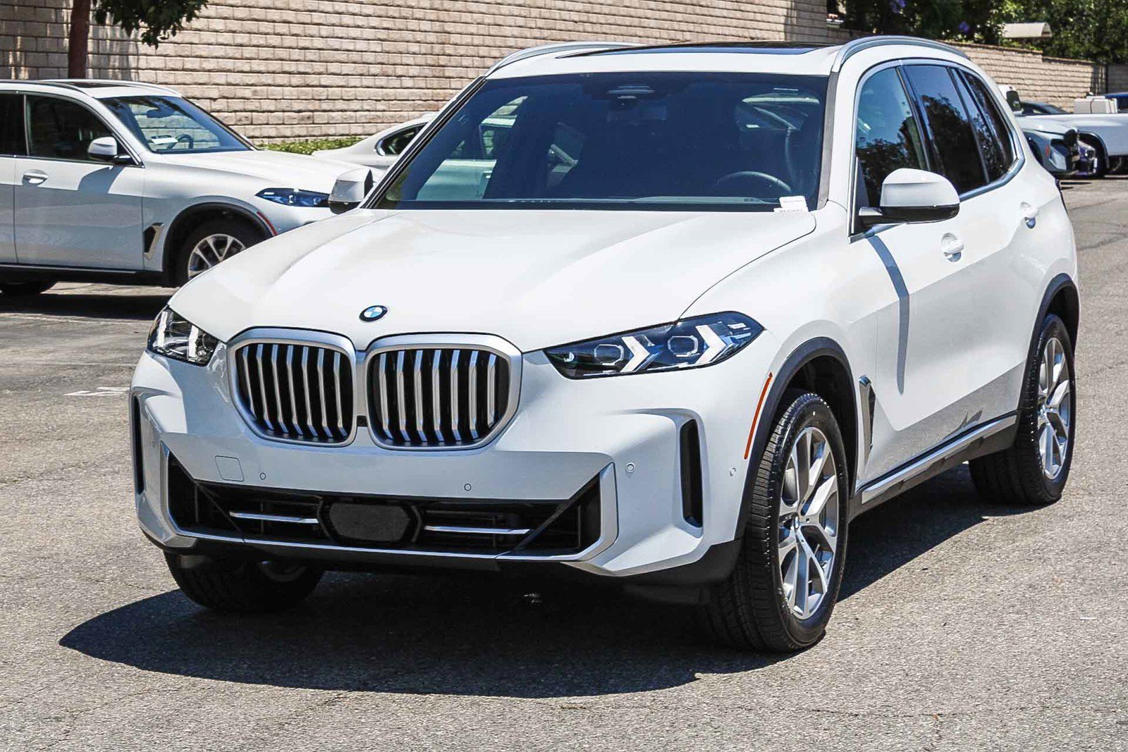 New 2026 Alpine White BMW sDrive40i image 3