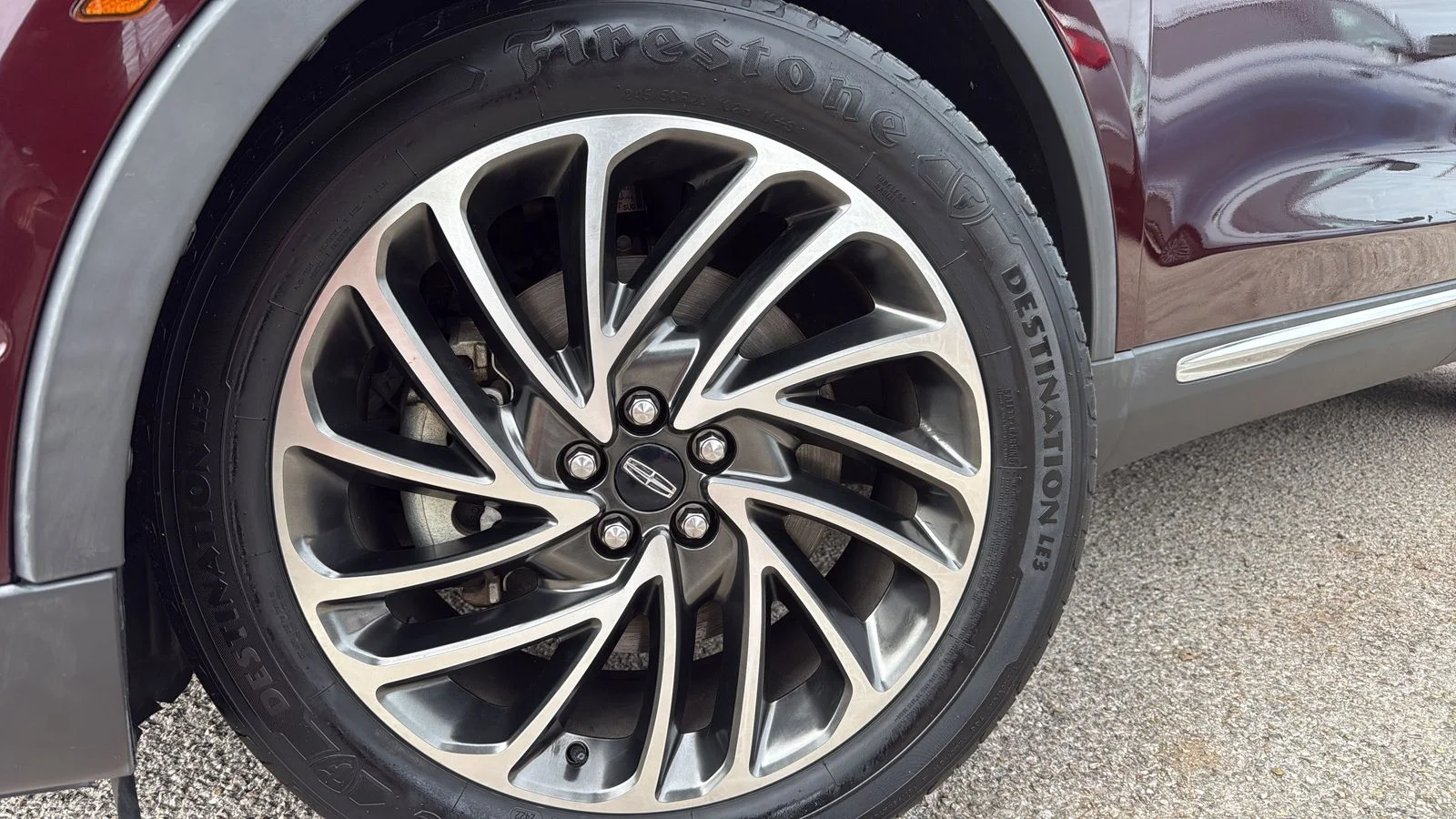 Used 2019 Red Lincoln Reserve image 29