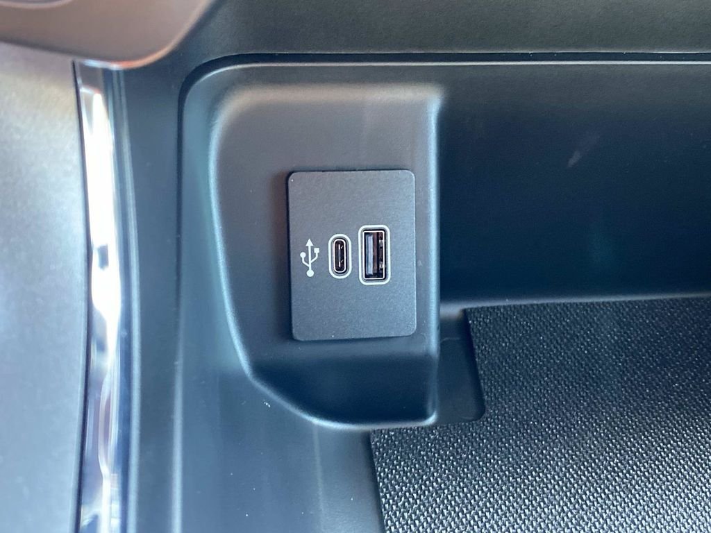 New 2026 Carbonized Gray Metallic Ford XLT image 19
