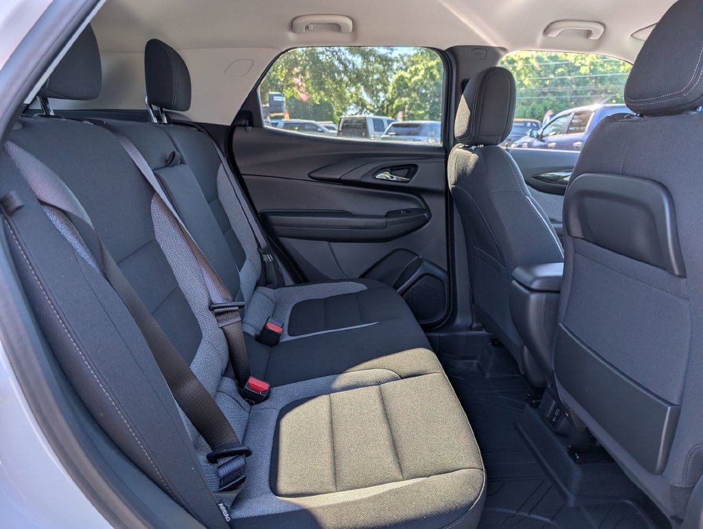 New 2026 Summit White Chevrolet LT image 27