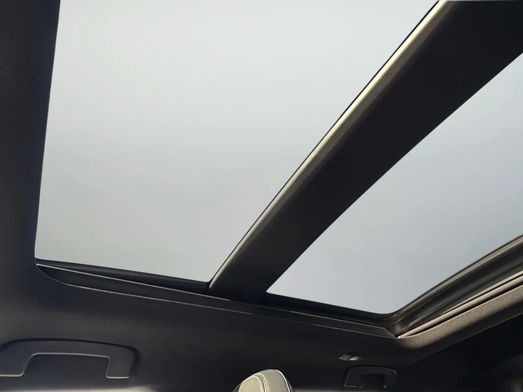 Used 2024  Mitsubishi SE Black Edition image 19