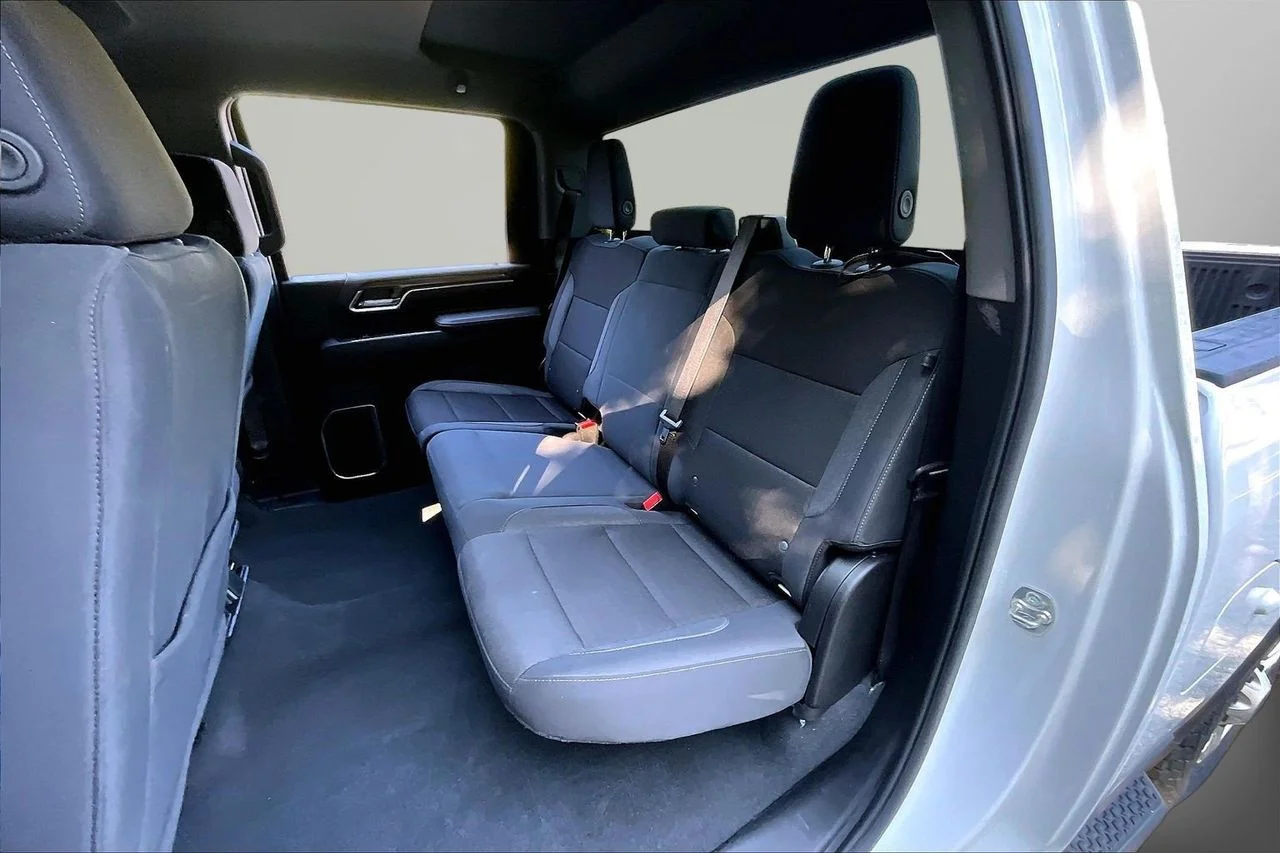 Used 2025 White Chevrolet LT image 21