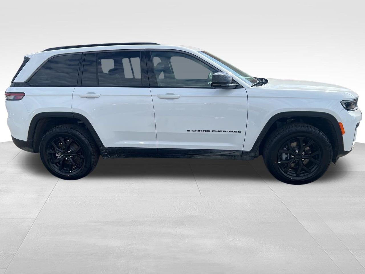New 2026 Bright White Clear-Coat Exterior Paint Jeep Altitude image 6
